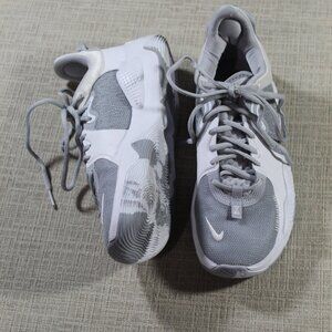 NWOT Nike Air Paul George Size 7.5 White and Wolf Grey Athletic Sneakers